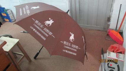 廣西南寧廣告?zhèn)闩l(fā),29寸全纖維自動安全開廣告?zhèn)愣ㄗ?8骨廣告雨傘定做價